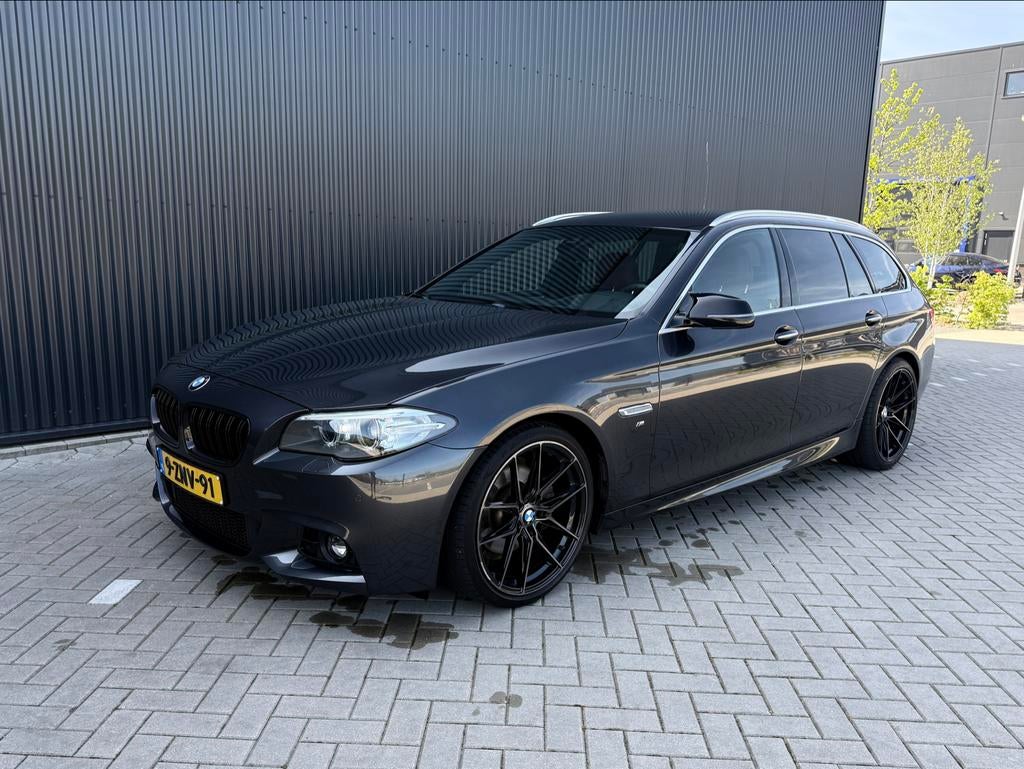 BMW 520i M origineel Nederlands *head-up display*trekhaak*, Auto's, BMW, Automaat, Navigatiesysteem, Euro 6, 4 cilinders