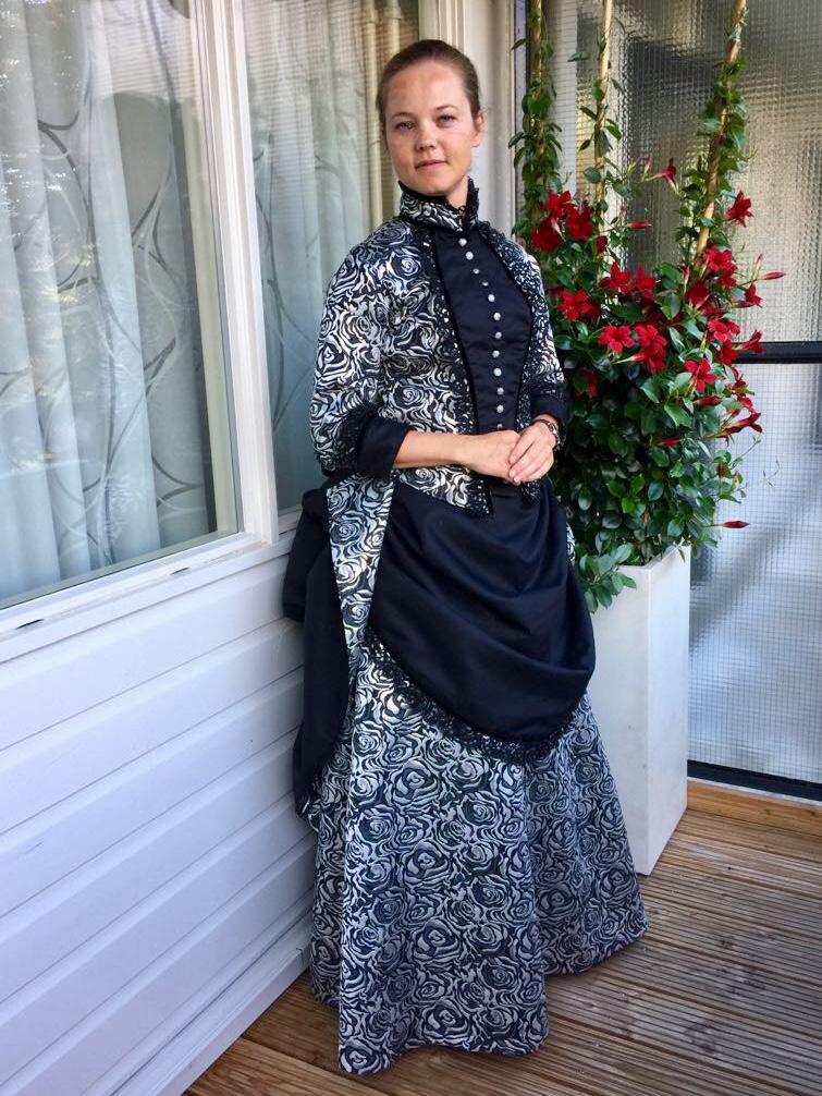 Victoriaanse bustledress, Kleding | Dames, Maat 38/40 (M), Overige typen, Zwart, Ophalen of Verzenden