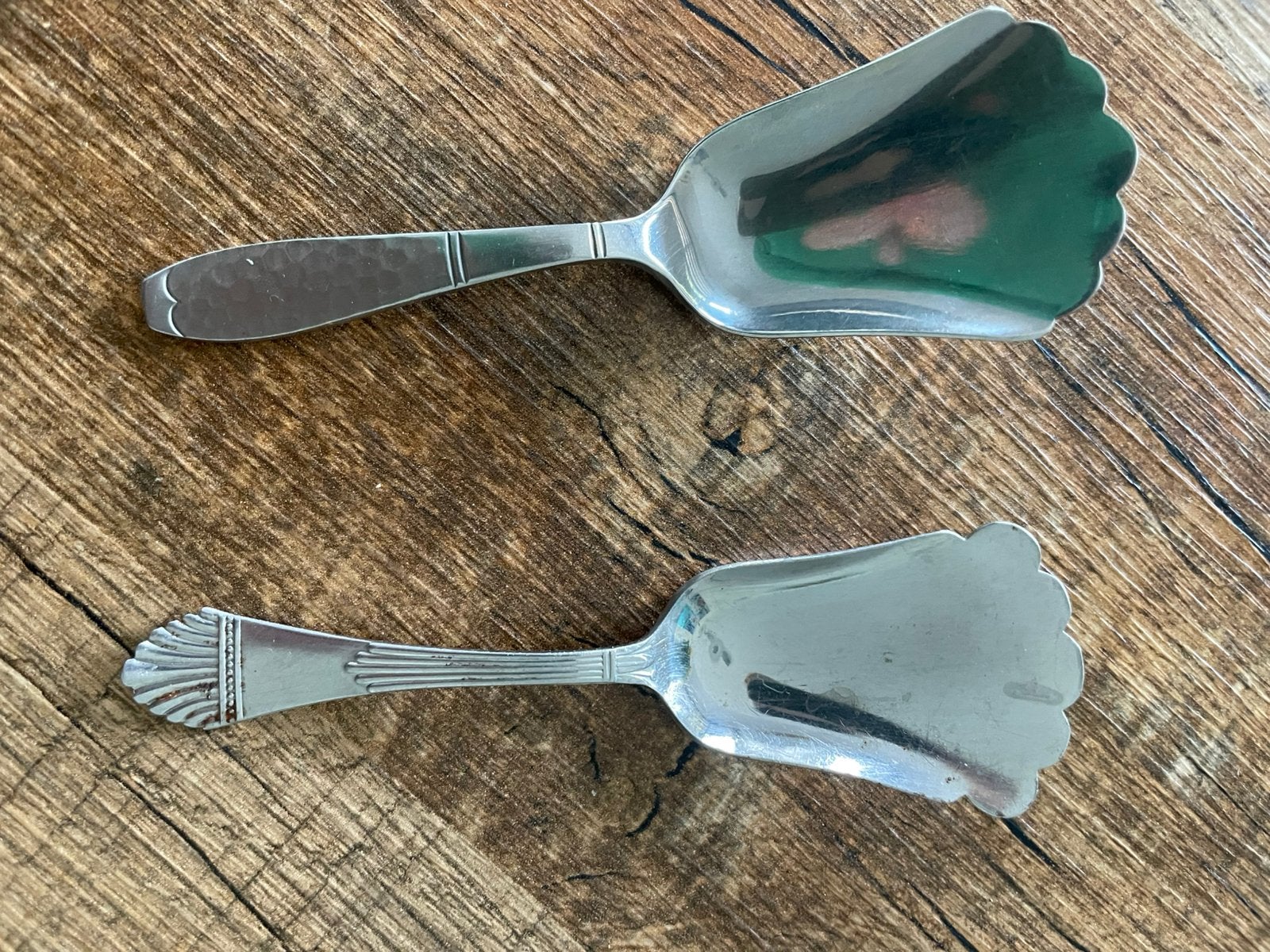 Twee verzilverde suikerlepeltjes, Ophalen of Verzenden