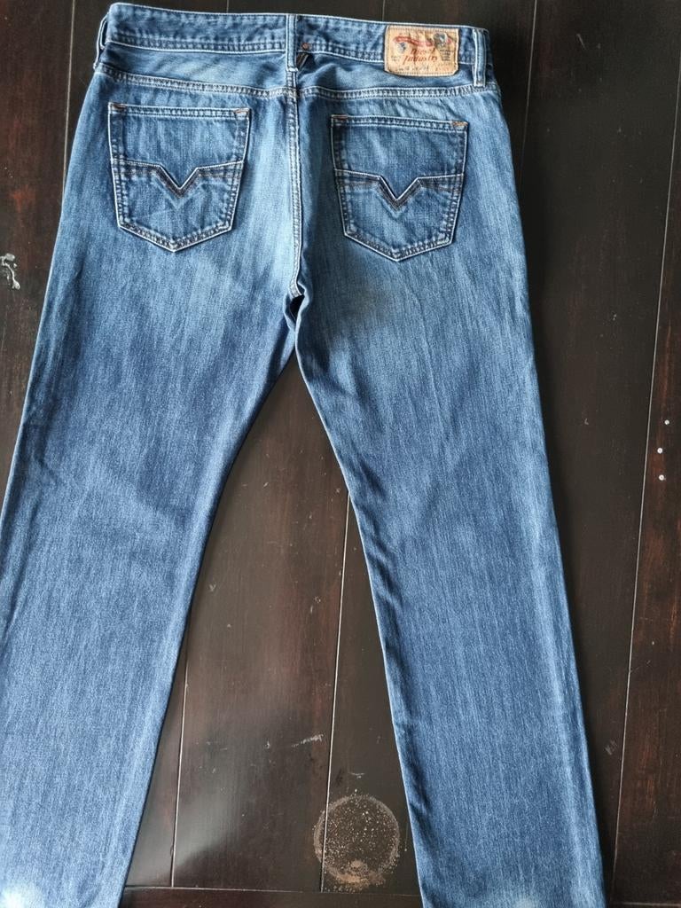 ZGAN CLASSIC DIESEL LARKEE REGULAR STRAIGHT JEANS SIZE 33/32, Kleding | Heren, Spijkerbroeken en Jeans, Diesel, Blauw, Ophalen of Verzenden