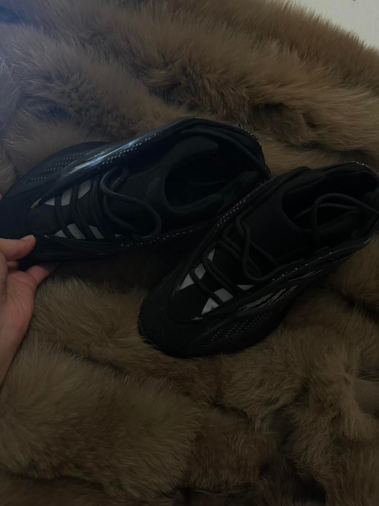 Yeezy 700, Kleding | Heren, Schoenen, Ophalen of Verzenden, Zo goed als nieuw