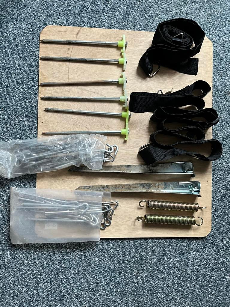 Haringen set met riemen voor luifel, Ophalen, Gebruikt
