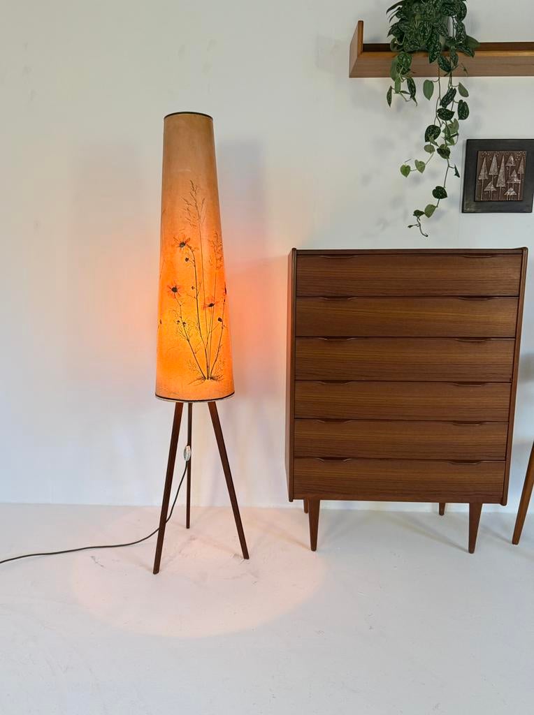 Vintage tripod vloerlamp droogbloem, Hesse Leuchten ‘60, Vintage retro buisframe design rotan webbing papercord deens, Hout, Ophalen of Verzenden