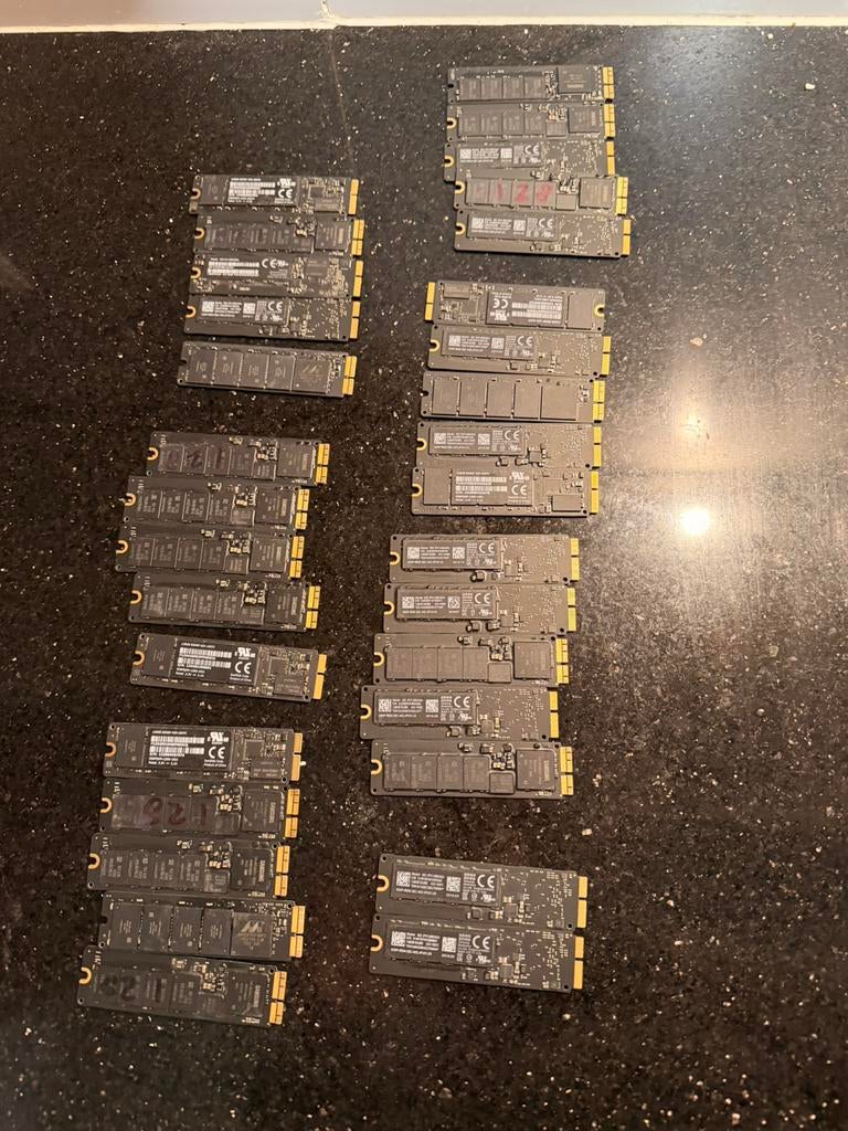 Partij 32x apple 2013-2017 nvme SSD 128gb, Computers en Software, RAM geheugen, Zo goed als nieuw, Laptop, 128 GB, DDR4, Ophalen of Verzenden