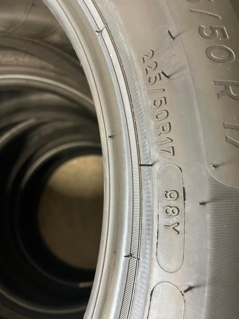 “225 50 17 Michelin. Demo. puntjes zitten er nog op”, Ophalen, Gebruikt, 17 inch, Band(en)