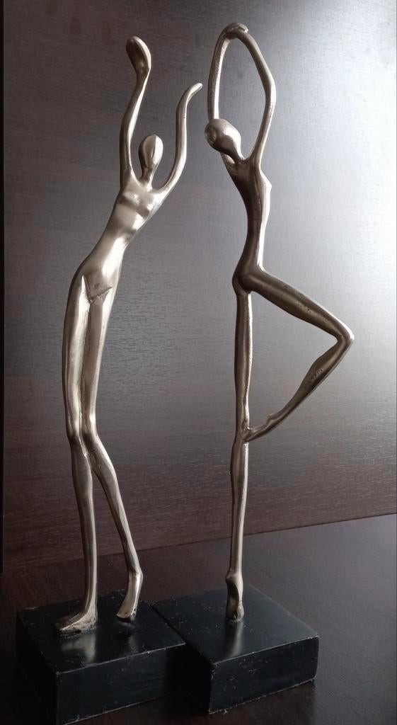 Set 2 abstracte sculptuur vrouwelijke figuren op houten voet, Verzamelen, Beelden en Beeldjes, Ophalen of Verzenden