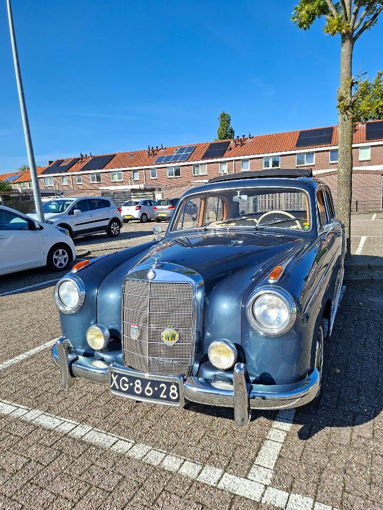 Mercedes-Benz Mercedes 220S 1956 Blauw, Auto's, Mercedes-Benz, Beige, Blauw, Leder, Handgeschakeld
