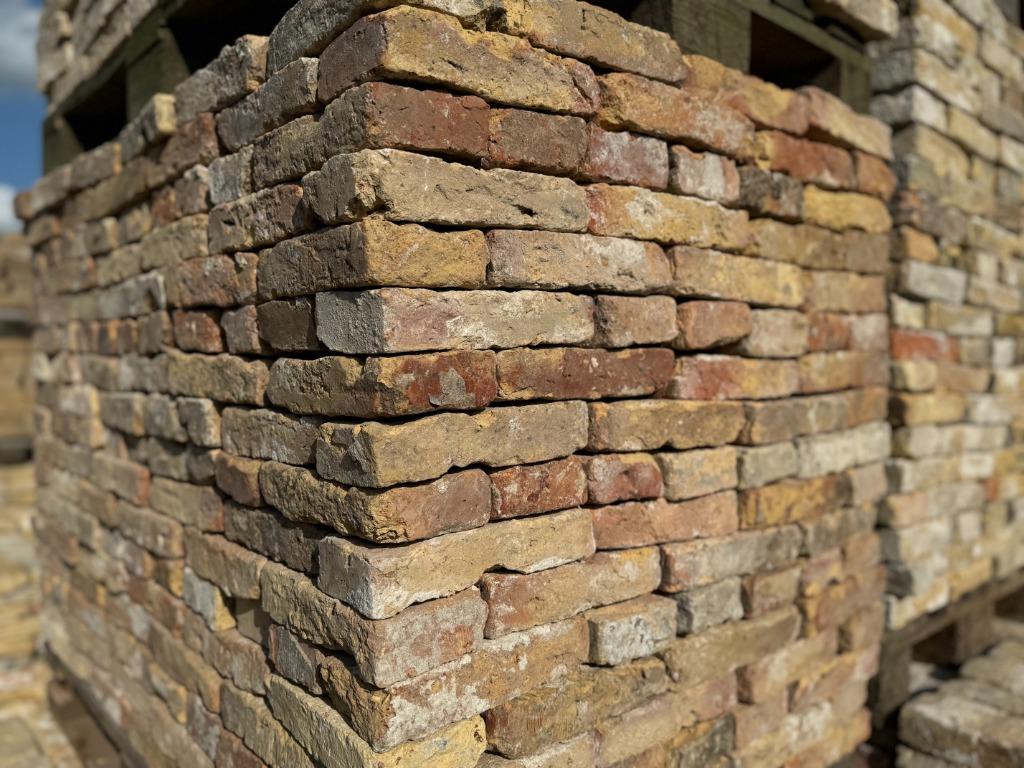 100.000 stuks steen waalformaat appelbloesem op voorraad., Ophalen, Gebruikt, Bakstenen, Info@walstra.nl
