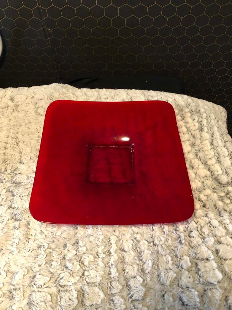 Rode glazen schaal, vierkant, Schaal, Vierkant, Ophalen of Verzenden, Glas