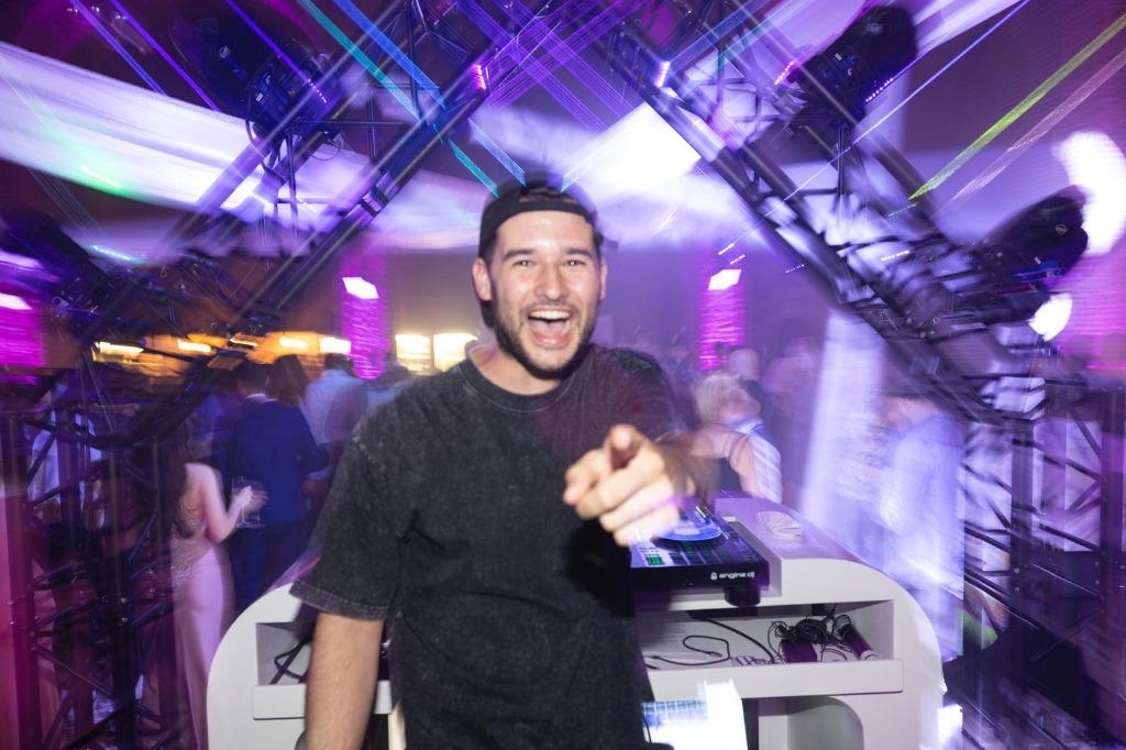 Get Savage DJs (Allround DJ), Dj