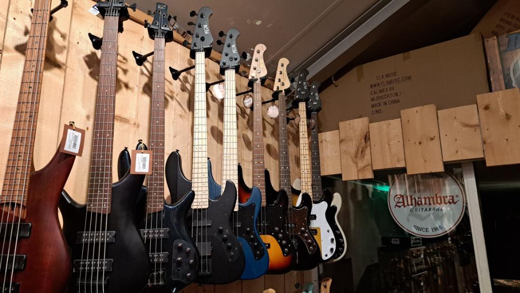 FGN Basgitaren, Ophalen of Verzenden