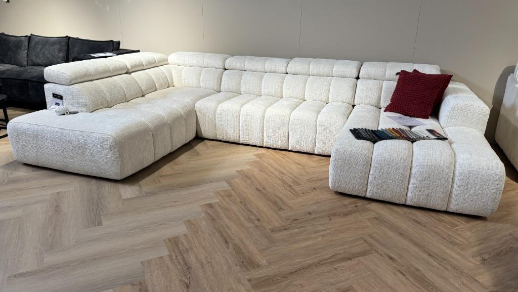 Direct leverbaar | Bouclé bank| Comfort| Utrecht, Huis en Inrichting, Banken | Bankstellen, Ophalen, Info@trendvortex.com, Metaal