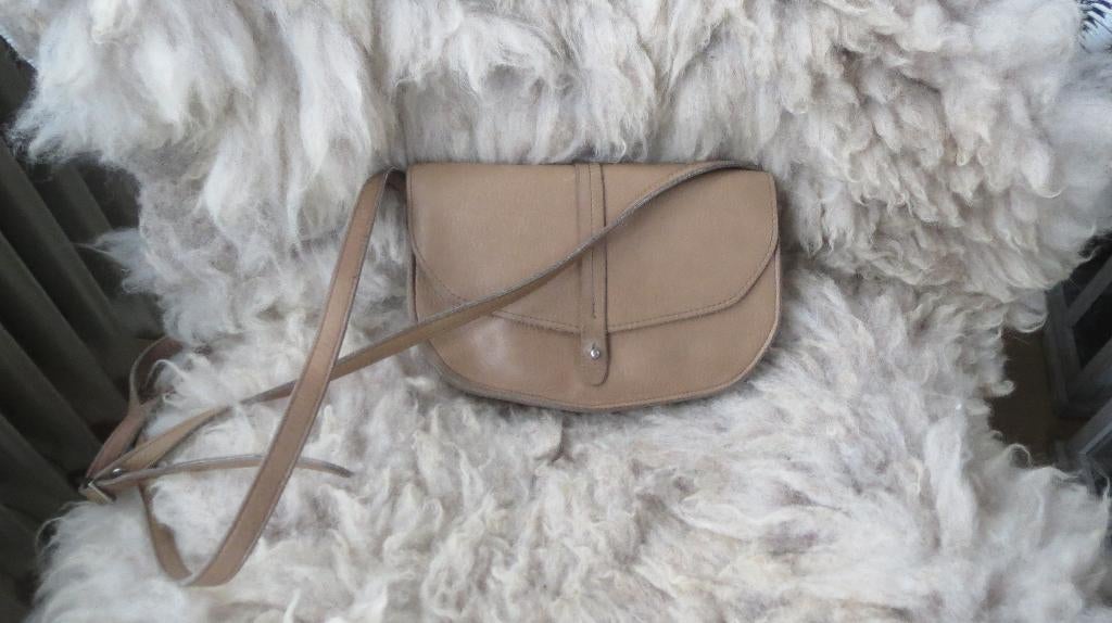 Keecie leren tas, kleur moss used look, move mountains, Ophalen of Verzenden, Gebruikt, Bruin, Schoudertasje