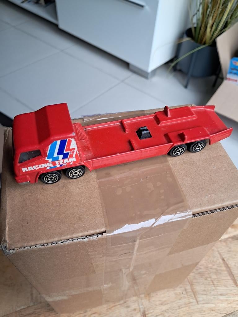 Majorette Transporteur rood Racing Team zonder lading, Ophalen of Verzenden, Gebruikt, Bus of Vrachtwagen