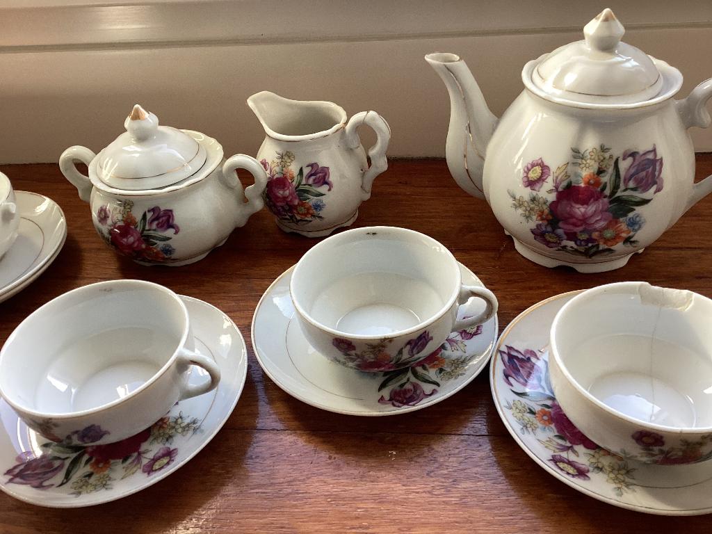 Porselein kinderservies, Ophalen
