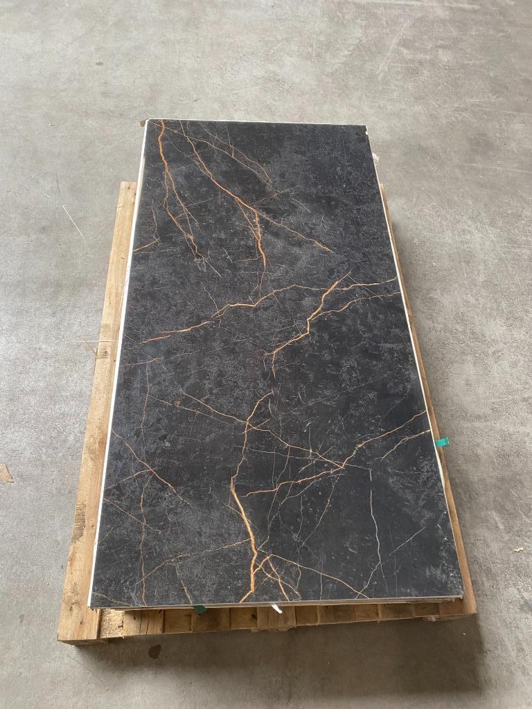 Restpartij tegels marmerlook zwart hoogglans 60 x 120 cm, Ophalen, 60 cm of meer, Nieuw, 10 m² of meer