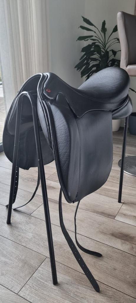 Dressuur zadel tribal mono, Dieren en Toebehoren, Paarden en Pony's | Zadels, Ophalen of Verzenden, Zo goed als nieuw, Dressuur