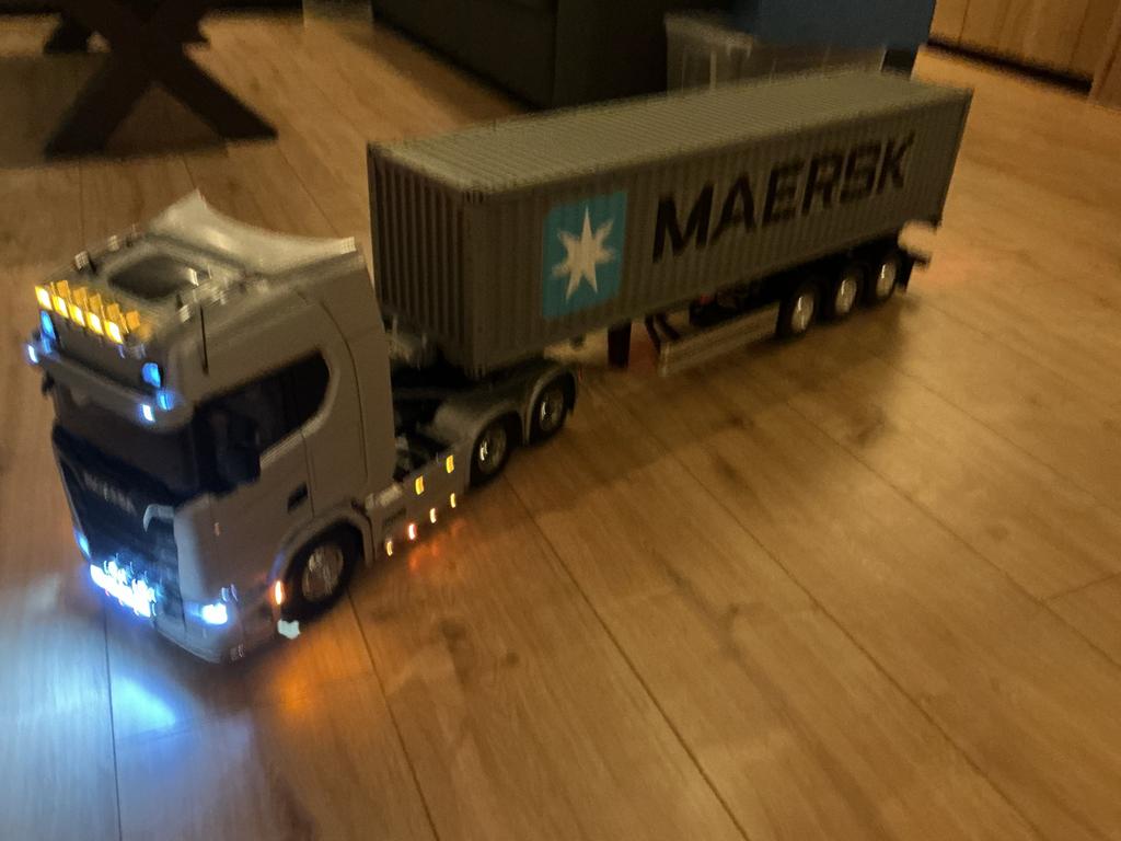 RC 1:14 Scania Truck met container trailer, Hobby en Vrije tijd, Modelbouw | Auto's en Voertuigen, Overige merken, Groter dan 1:32