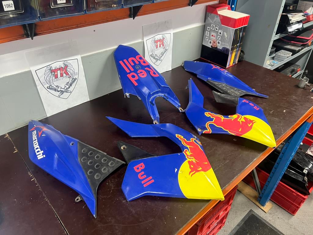 Derbi drd pro kappenset blauw redbull, Gebruikt, Ophalen of Verzenden, Nvt, Kap