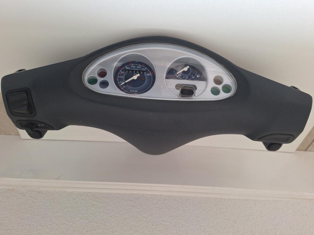 Cockpit van Piaggio FLY. Kilometerteller met behuizing., Ophalen of Verzenden, Overige typen, Piaggio/Gilera