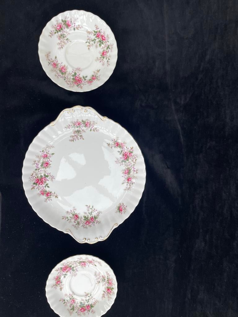 Royal Albert Lavender Rose Servies, Antiek en Kunst, Antiek | Servies compleet, Ophalen of Verzenden