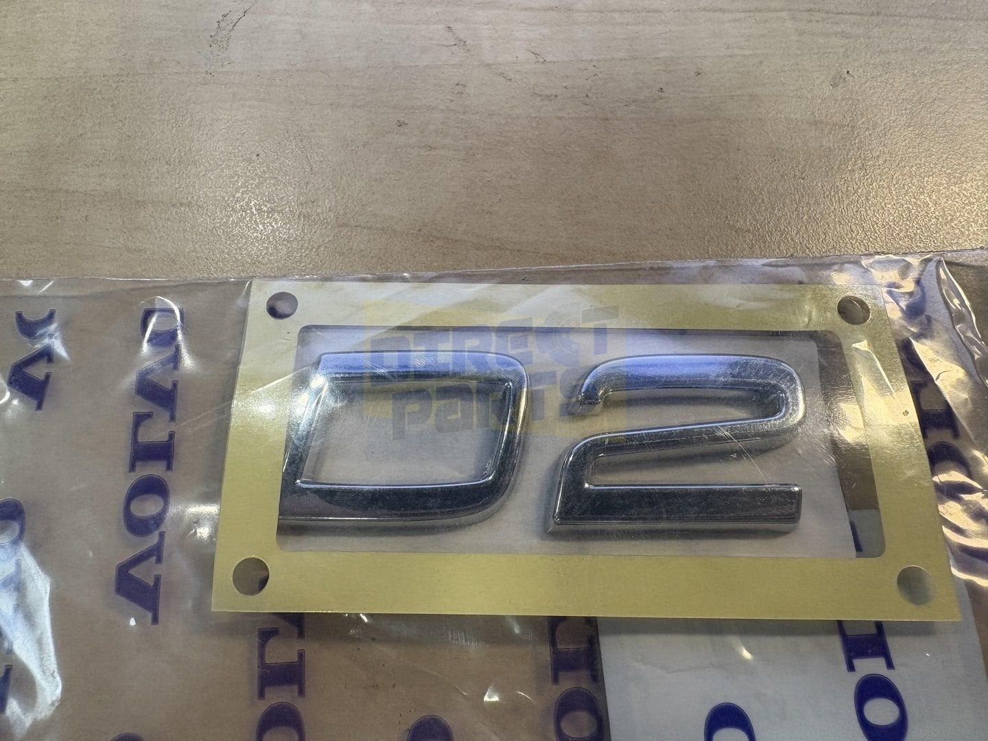 Volvo V40 (9/12-7/20) embleem tekst ''D2'' achterzijde Origi, Auto-onderdelen, Carrosserie en Plaatwerk, -, -, Nieuw, Ophalen of Verzenden