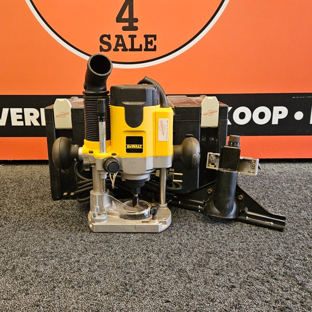DeWalt DW621 Bovenfrees 1100W in Nette Staat, Doe-het-zelf en Verbouw, Dewalt, Zo goed als nieuw, Support@dewalt.com, 701 E. Joppa Road
Towson, MD 21286
USA