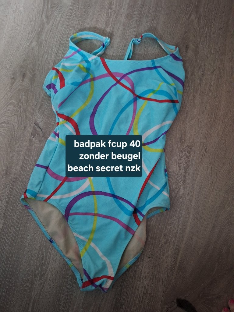 badpakken maat 40, Ophalen of Verzenden, Nieuw, Overige kleuren, Badpak