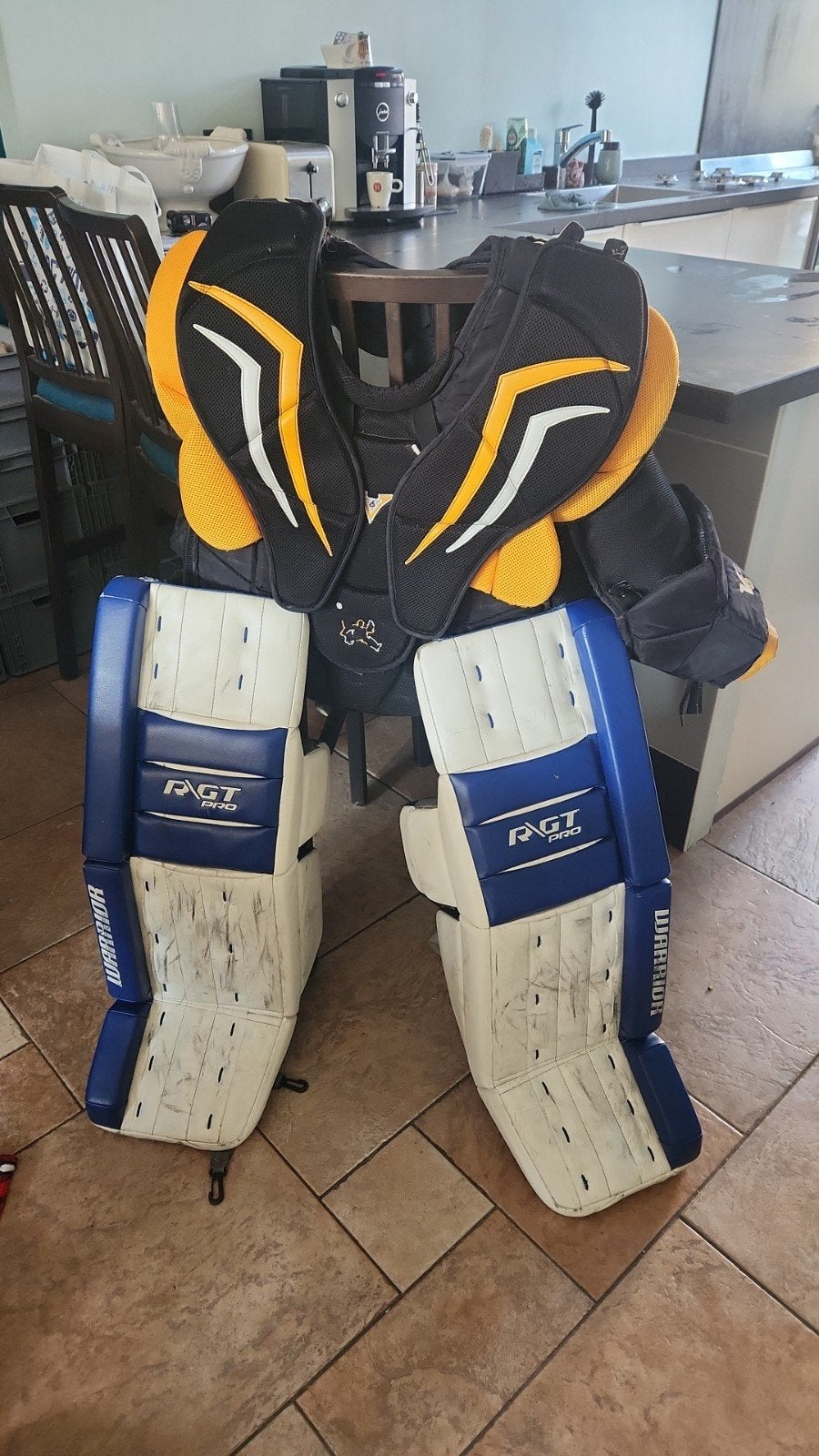 IJshockey goalie gear: Legguards 33+1.5 & Senior M Chest, Ophalen, Gebruikt