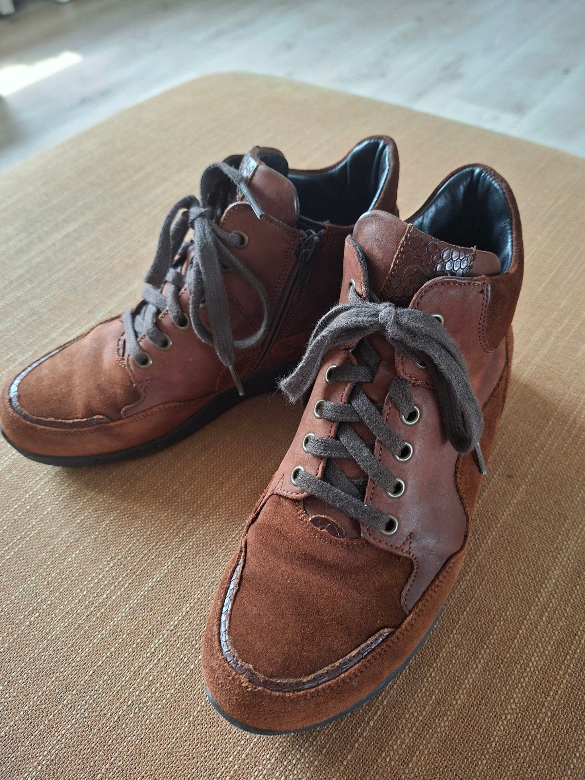 Nieuwe, bruine Durea sneakers 38 H, Kleding | Dames, Schoenen, Durea, Bruin, Nieuw, Ophalen of Verzenden