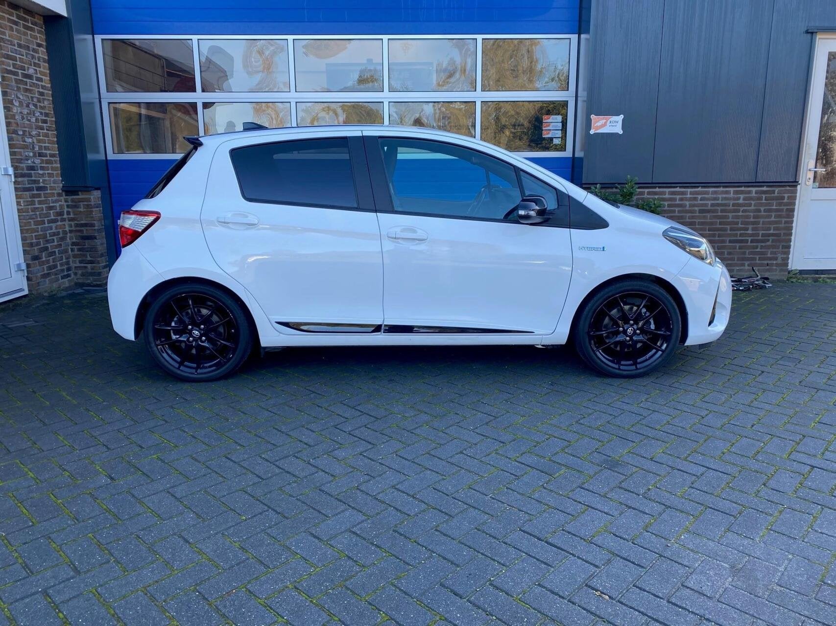 Toyota Yaris 1.5 Hybrid GR-Sport cruise clima, Auto's, Gebruikt, Euro 6, 4 cilinders, Bedrijf