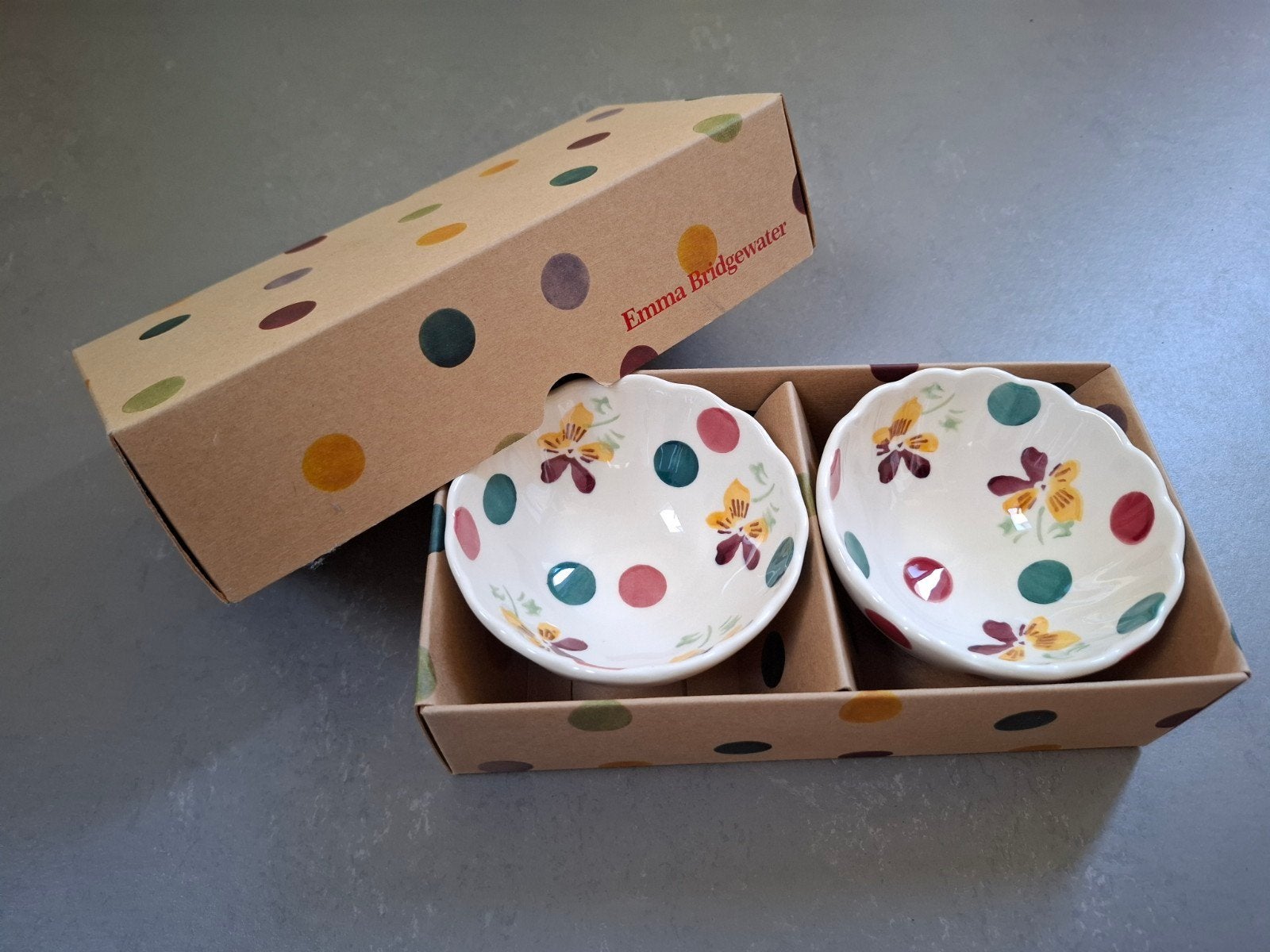 Emma Bridgewater Polka Pansy Set van 2 Kleine Schalen, Huis en Inrichting, Woonaccessoires | Schalen en Manden, Porselein of Keramiek