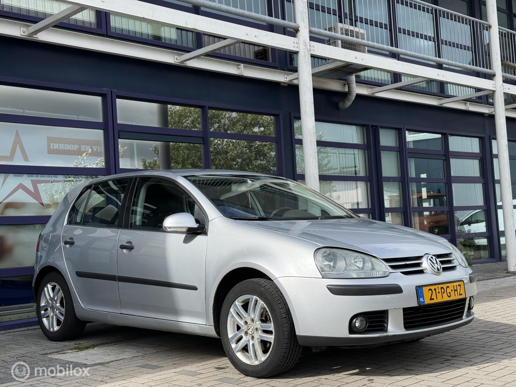 Volkswagen Golf 1.6FSI Comfortline|Airco| Cruise| Nieuwe APK, Auto's, Voorwielaandrijving, Automatische klimaatregeling, Gebruikt