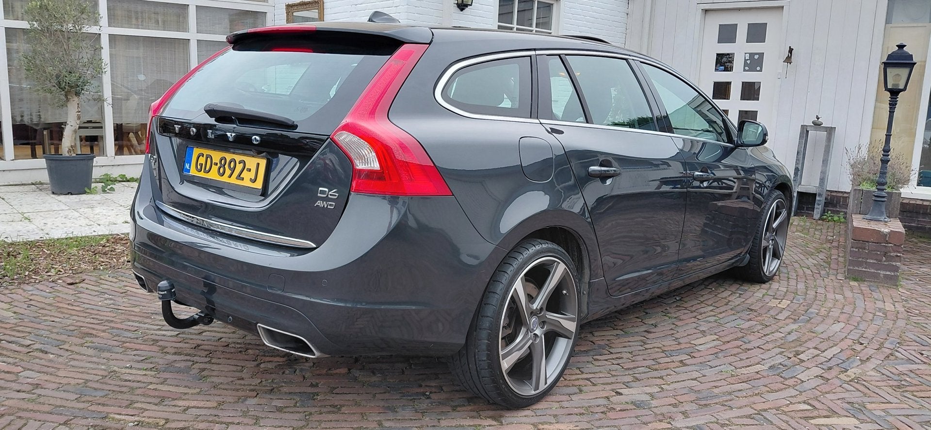 Volvo V60 2.4 D6 AWD Plug-In Hybrid Summum 215 PK In Excelle, Auto's, Automaat, Met garantie (alle), Vierwielaandrijving, Zilver of Grijs