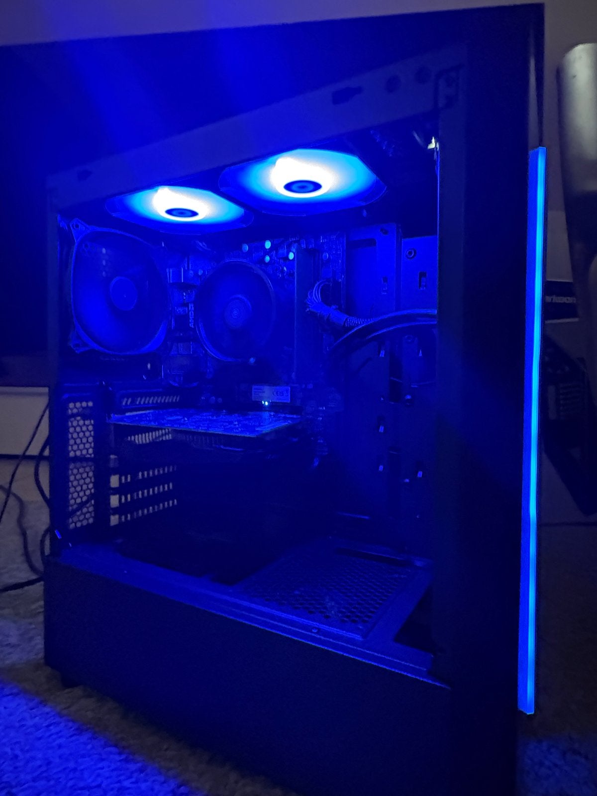 Gaming PC met AMD Ryzen 5 5600X, GTX 1650 en RGB fans, Ophalen, Zo goed als nieuw, Gaming, SSD