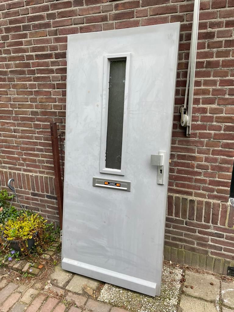 Massief voordeur 206x92,5 cm rechtsdraaiend, Ophalen, Zo goed als nieuw, Buitendeur, 200 tot 215 cm