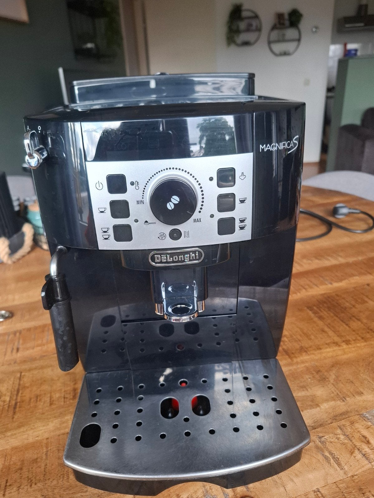 De'Longhi Magnifica S volautomatische espressomachine, Witgoed en Apparatuur, Koffiezetapparaten, Ophalen, Afneembaar waterreservoir