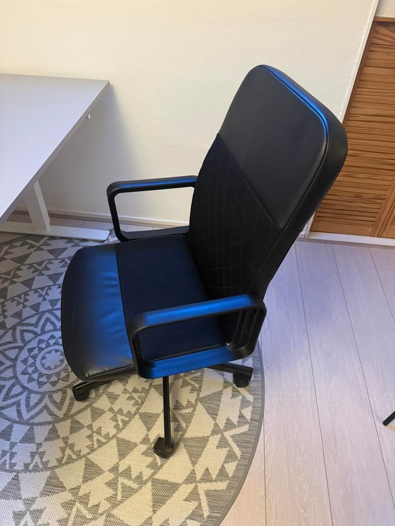 Bureaustoel ikea renberget, Huis en Inrichting, Bureaustoelen, Ophalen, Zo goed als nieuw, Zwart