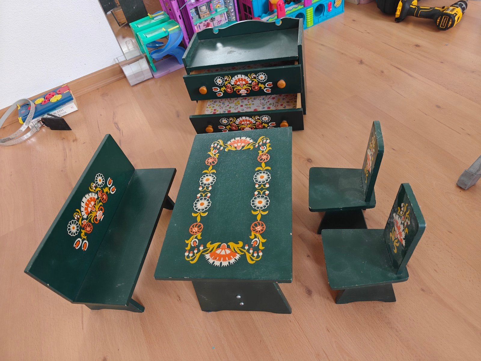 Vintage Poppenhuis Meubels - Tafel, Bank, Stoelen & Ladekast, Ophalen, Gebruikt, Toebehoren