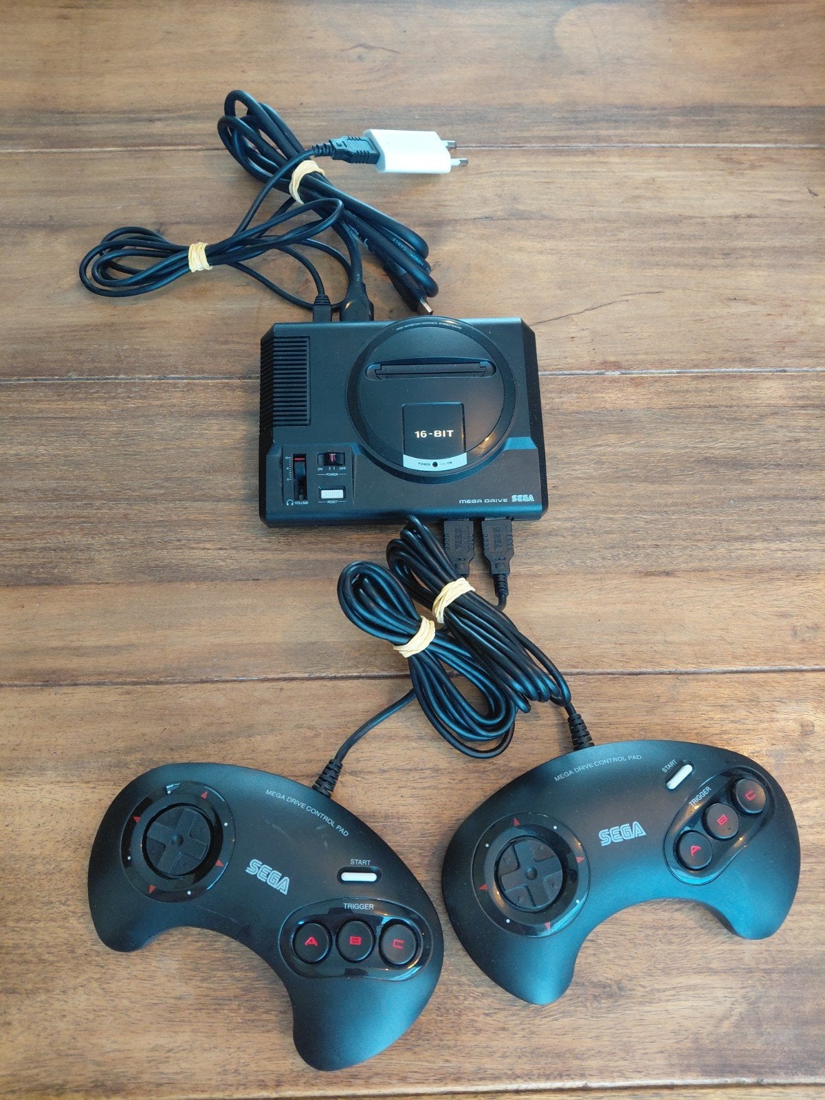Sega Mega Drive 16-BIT MINI met 2 controllers incl 21 Games, Ophalen of Verzenden, Gebruikt, Met 2 controllers, Mega Drive