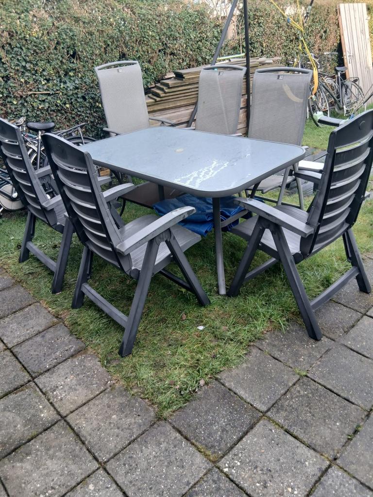 Tuintafel met stoelen stoelen en 4 X kussens, Ophalen, Overige materialen, Gebruikt, 6 zitplaatsen