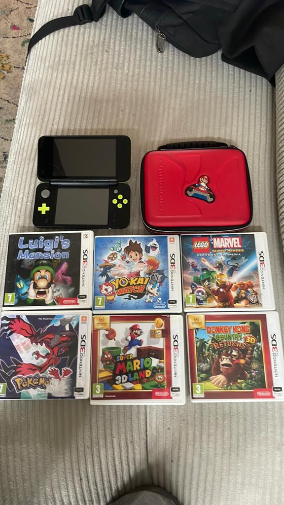 3ds hoesje met 6 spellen en oplader, Spelcomputers en Games, Games | Nintendo 2DS en 3DS, 1 speler, Ophalen of Verzenden, Zo goed als nieuw