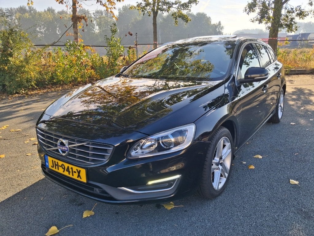 Volvo V60 D6 Twin Engine 288pk Geartronic AWD Plug In Hybrid, Auto's, Automaat, Zwart, Zwart, Vierwielaandrijving