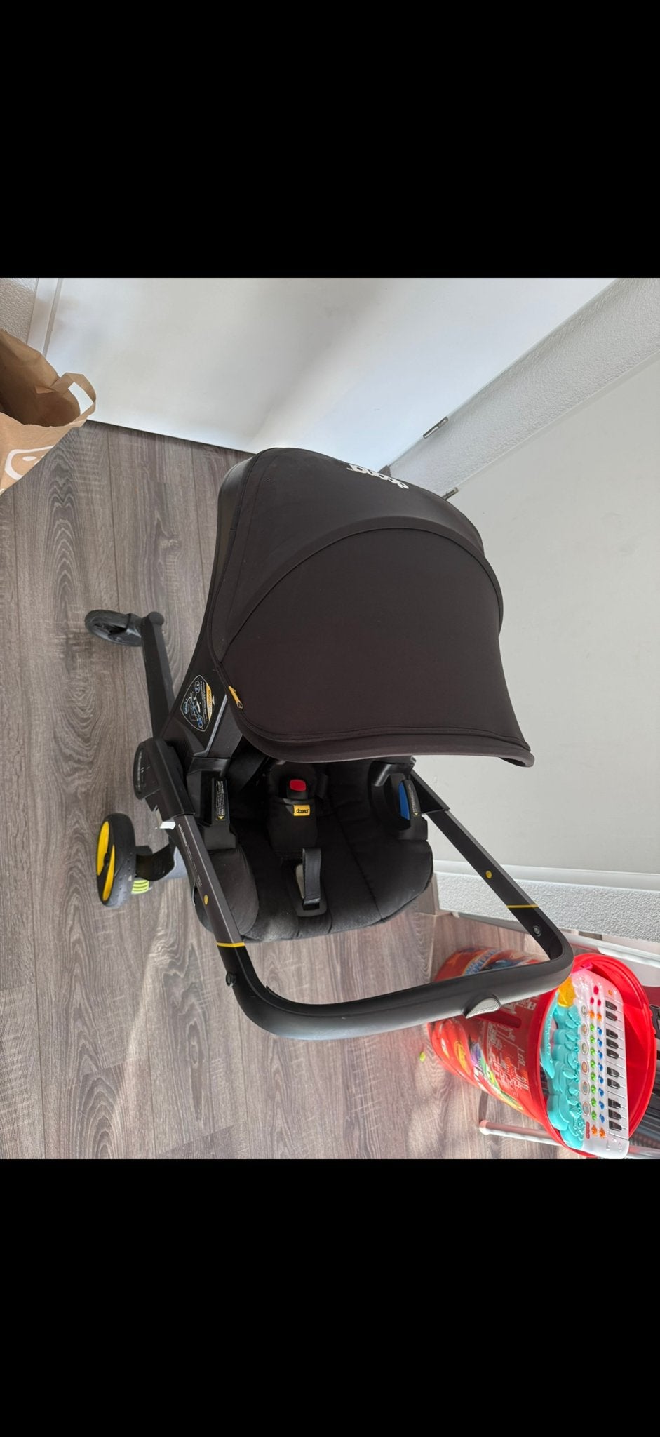 Doona kinderwagen met bijpassende tas - Zo goed als nieuw, Kinderen en Baby's, Kinderwagens en Combinaties, Ophalen, Zo goed als nieuw
