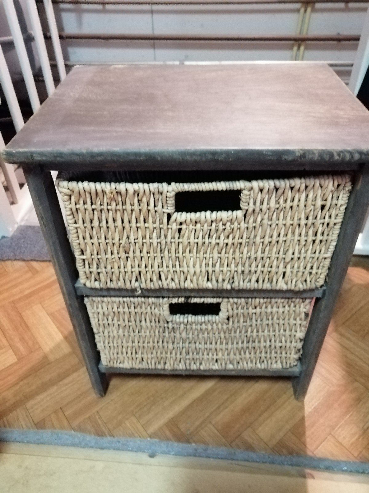 Kastje met 2 rieten manden., Huis en Inrichting, Ophalen, 1 of 2 laden, 50 tot 100 cm, Minder dan 100 cm