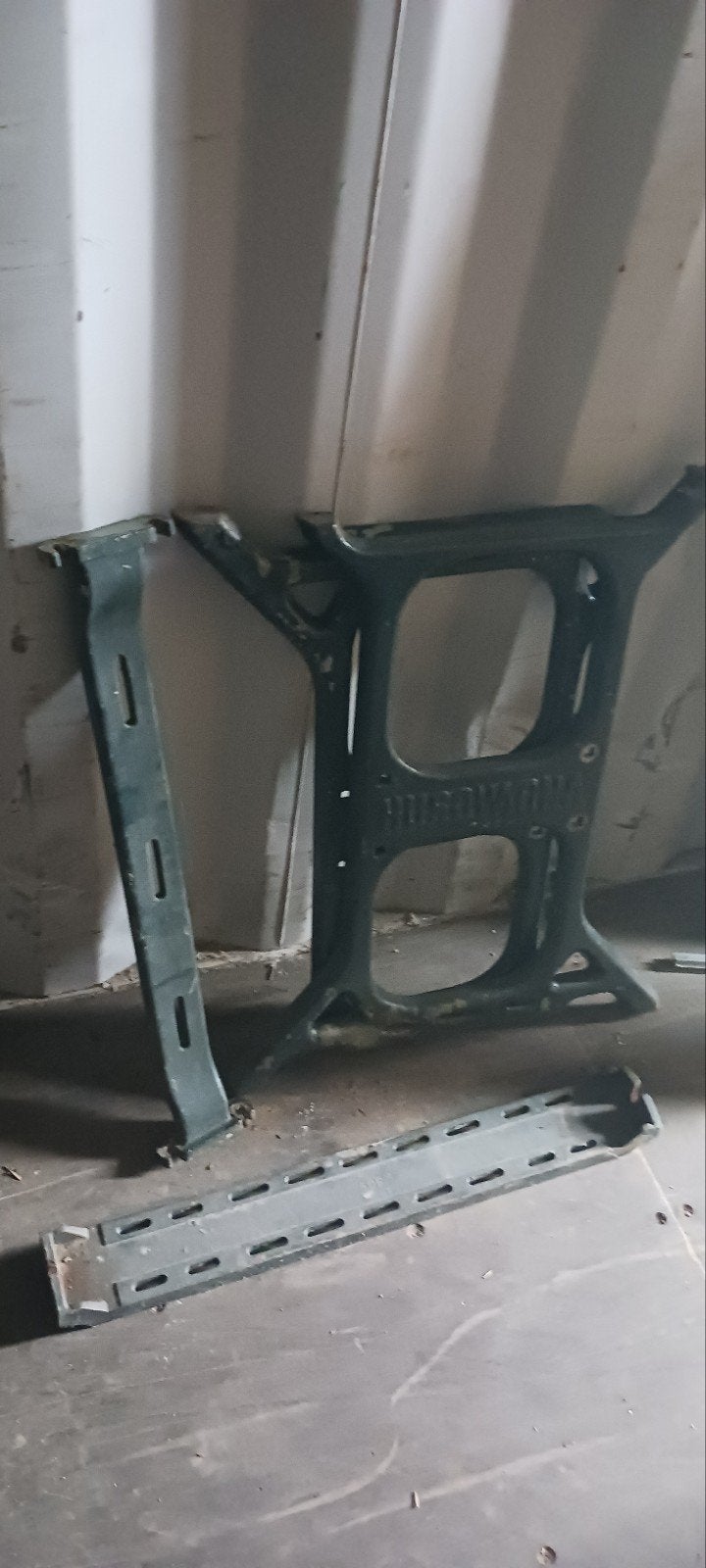 Husqvarna naaimachine tafel, Ophalen