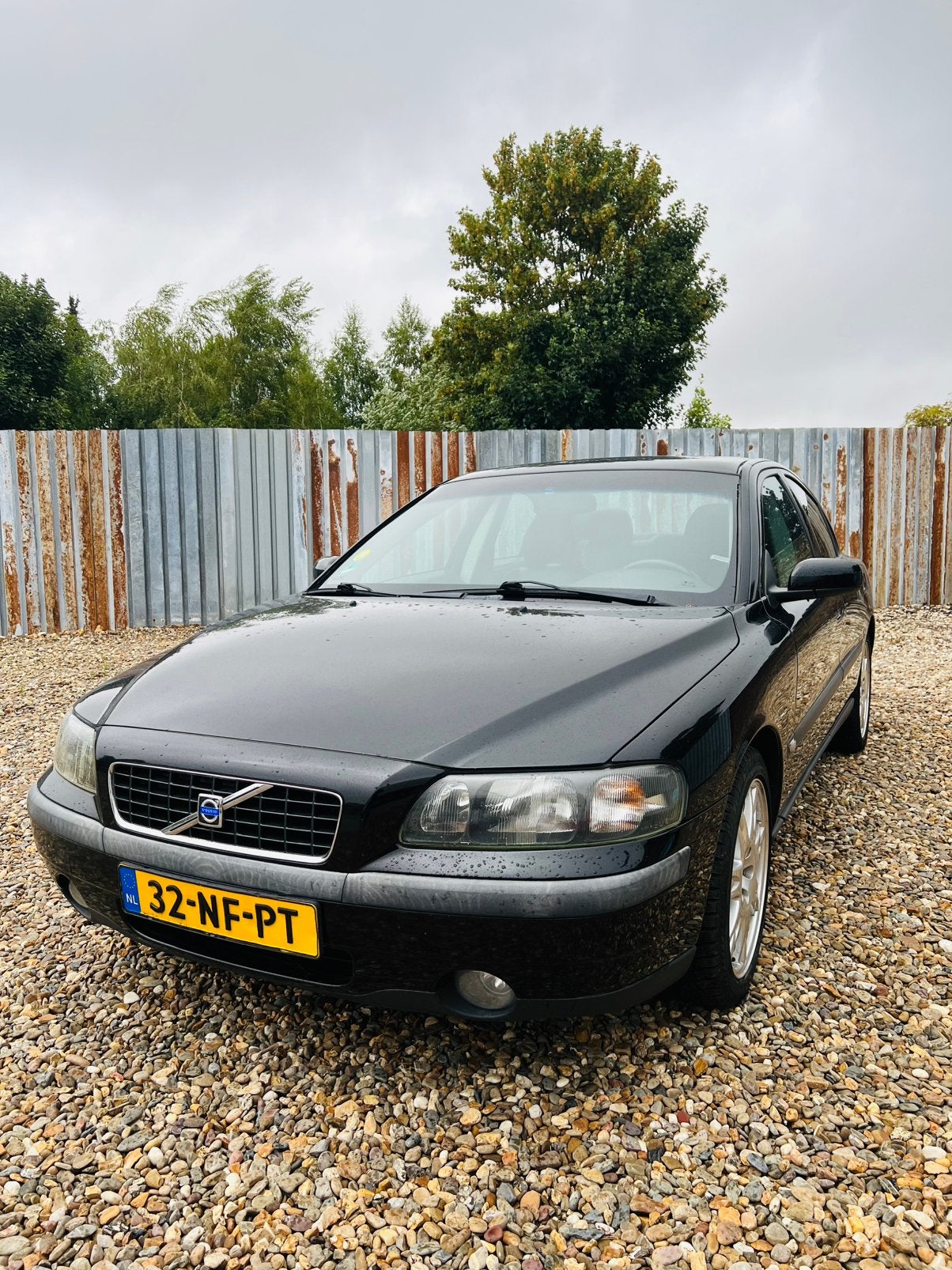 Volvo S60 2.4 140PK 2003 Zwart Nieuwe APK Airco Cruise 17inc, Voorwielaandrijving, 1442 kg, Zwart, 1600 kg