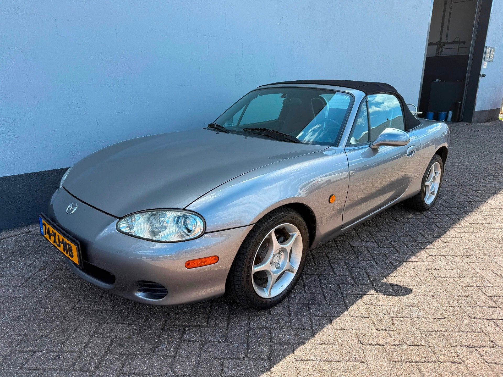 Mazda MX-5 1.6i Touring - Goed Onderhouden - Kap Nieuwstaat, Auto's, Achterwielaandrijving, 4 cilinders, Cabriolet, Bedrijf