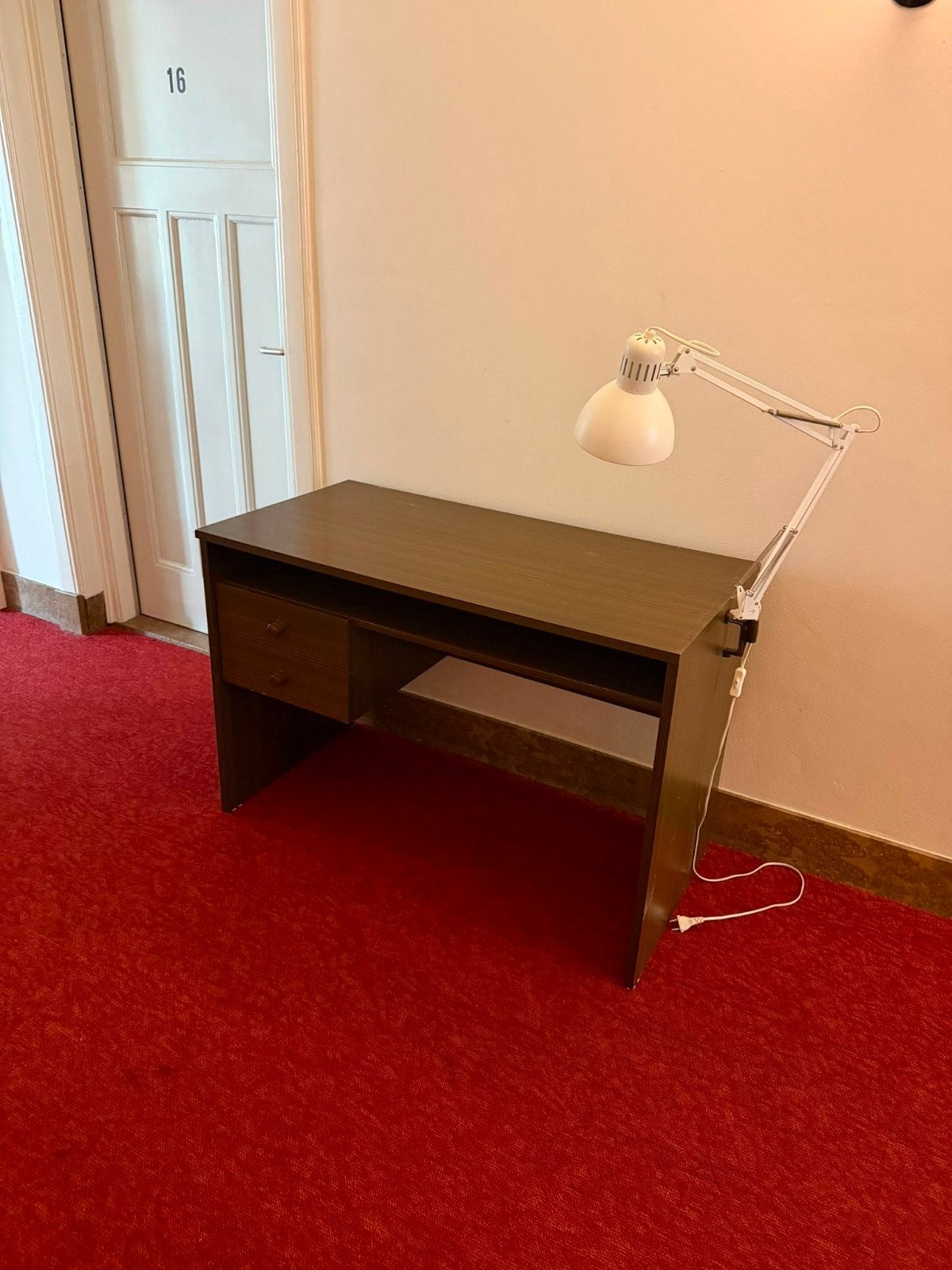 fineerhouten bureau met lamp retro, Ophalen, Gebruikt, Met lades, Spaanplaat of MDF