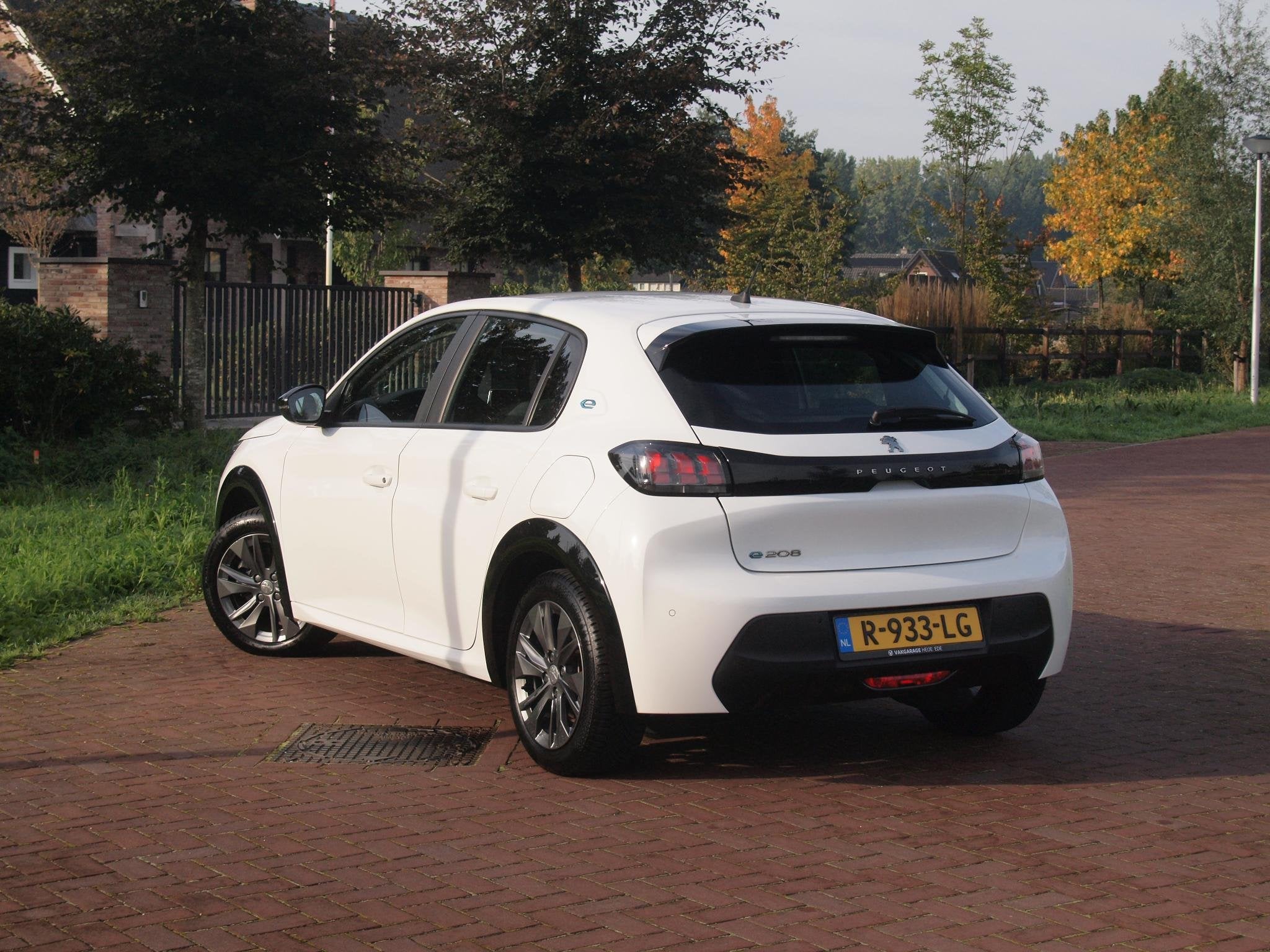 Peugeot e-208 EV 50 kWh | SOH 92% | Apple Carplay | Parkeers, Gebruikt, Wit, Origineel Nederlands, 315 min